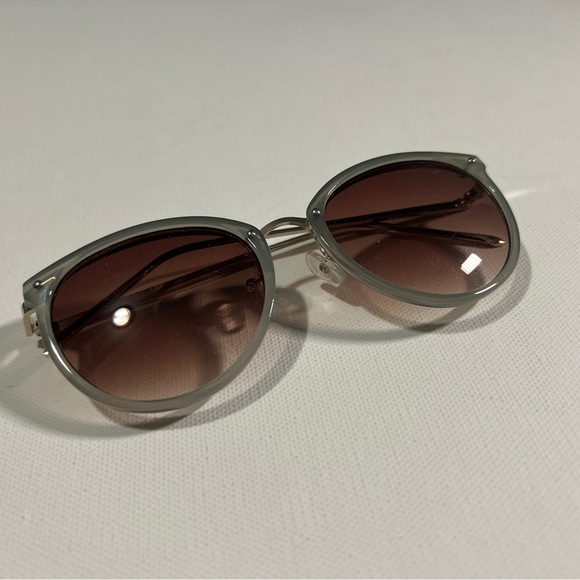 Metallic Arm Round Sunglasses - Picture 3 of 4